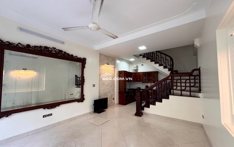 Bán nhà Sơn Tây, Ba Đình _ Ô TÔ VÀO _ 41m2, 6 ngủ _ 12.5 tỷ